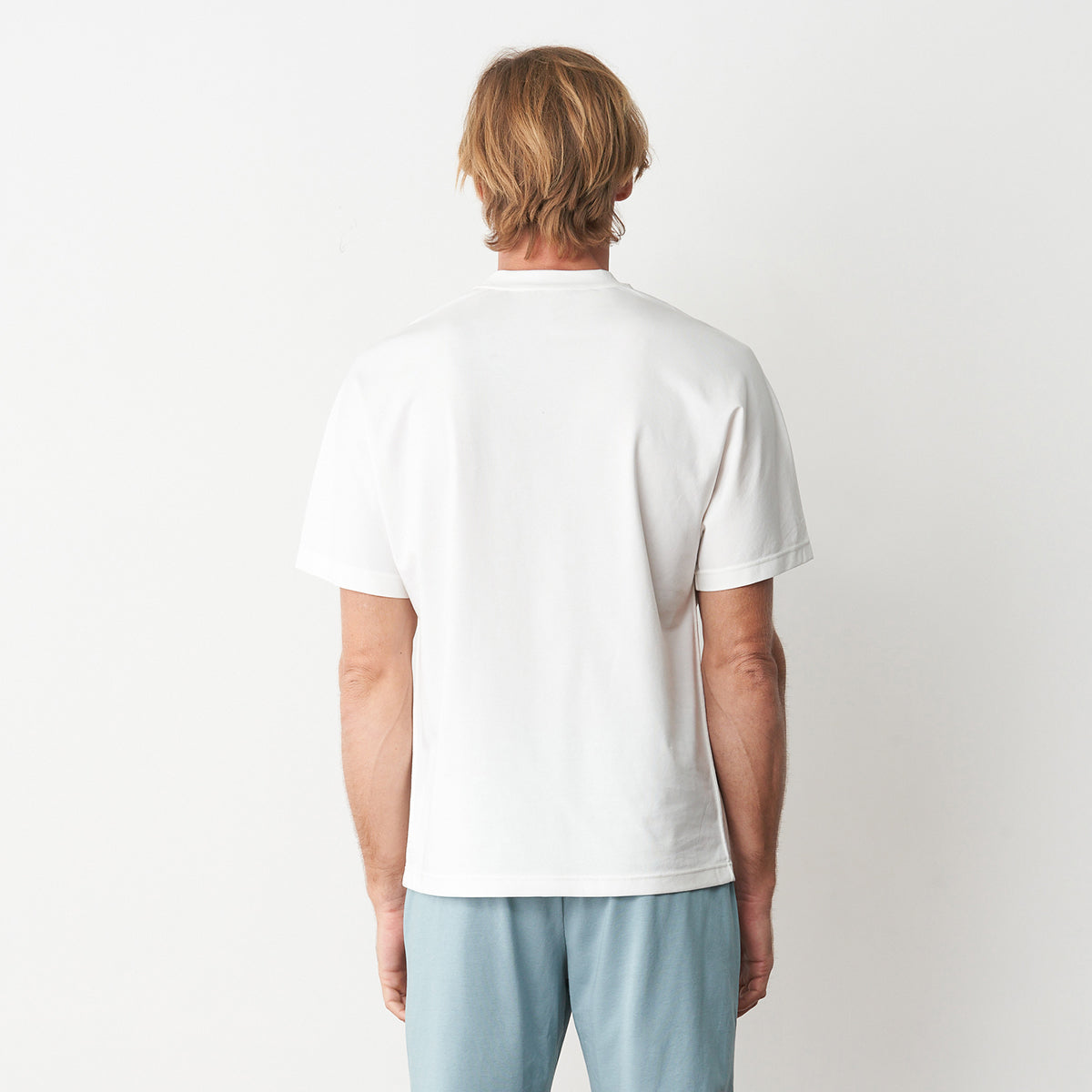 Men's oversized tee with chest pocket, lightweight cool fabric, and eco-friendly Sorona® blend.