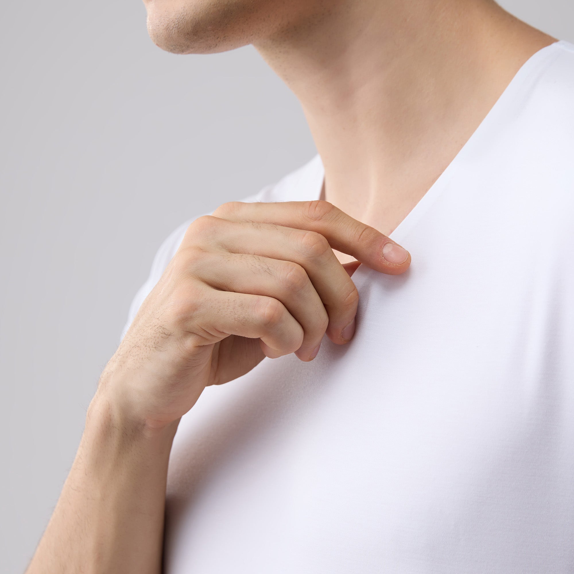 Freeform Bonded Seamless TENCEL™ Modal V-Neck Tee