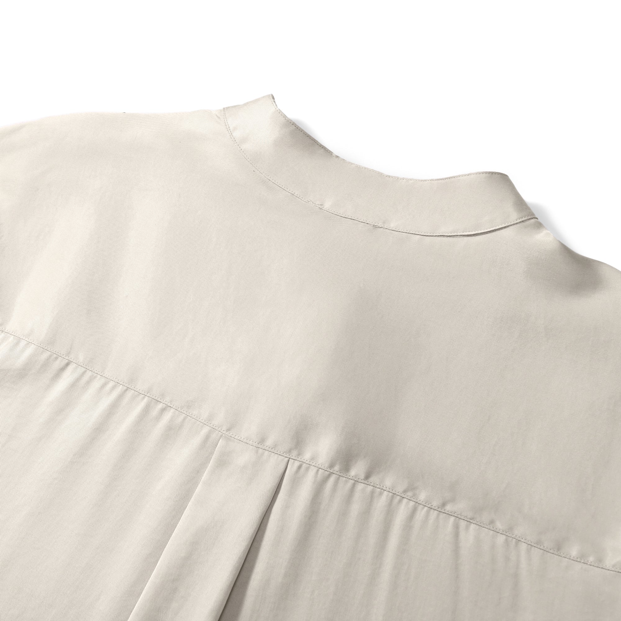Flow TENCEL™ LUXE relaxed shirt with mandarin collar and front pockets, eco-friendly fabric.