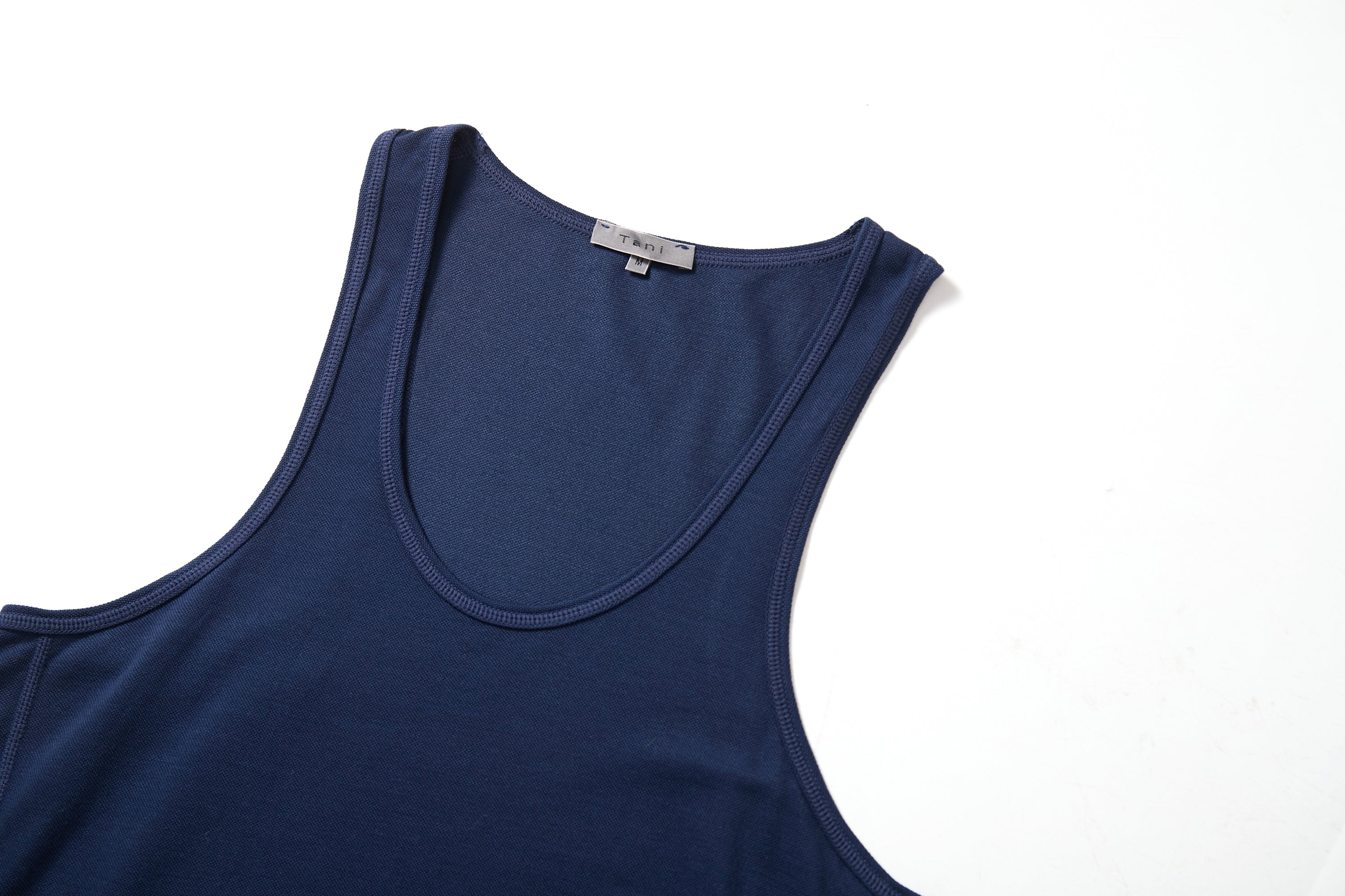 Active TENCEL™ Lyocell tank in breathable 3D pique knit for ultimate comfort and sustainability.