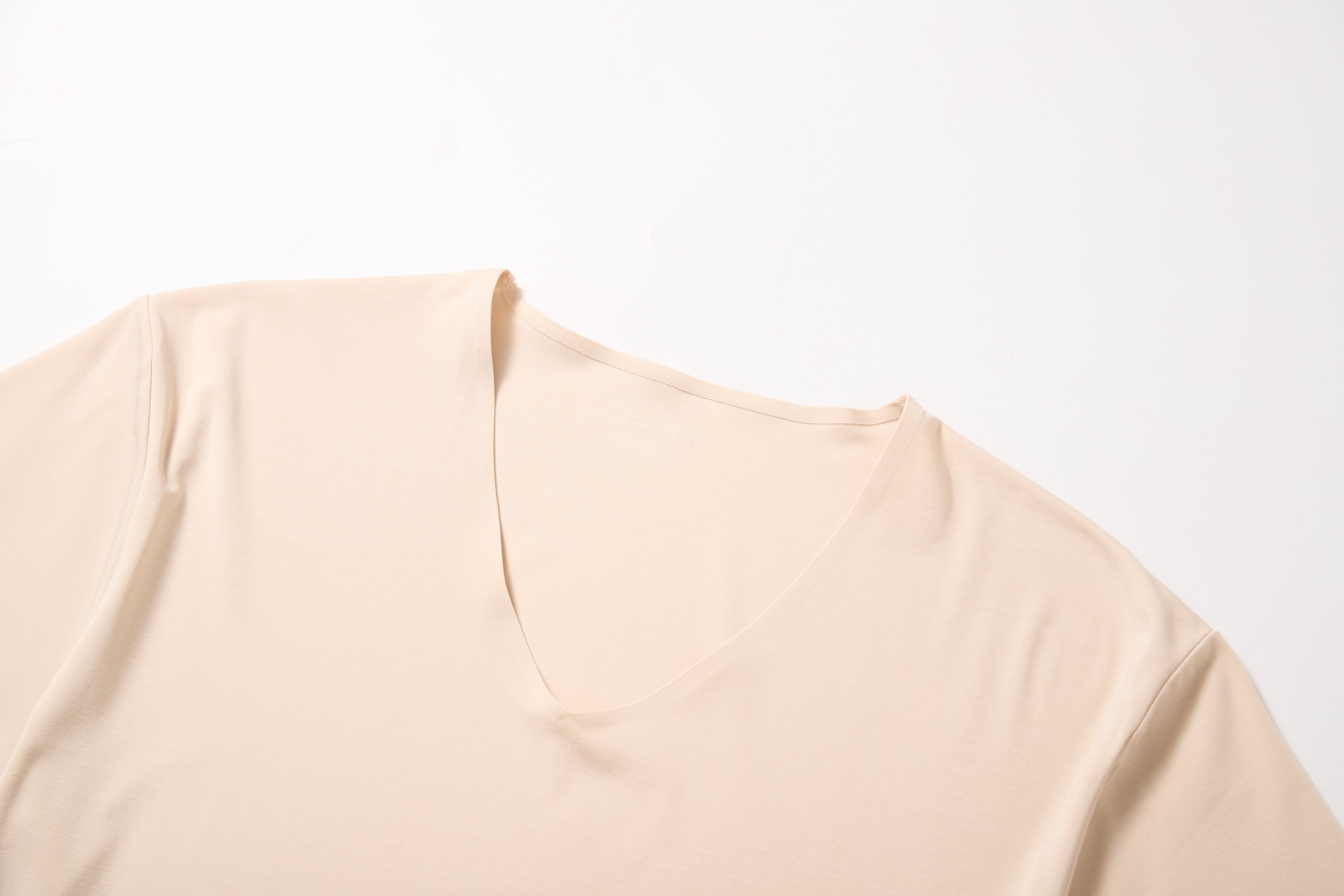 Freeform Bonded Seamless TENCEL™ Modal V-Neck Tee