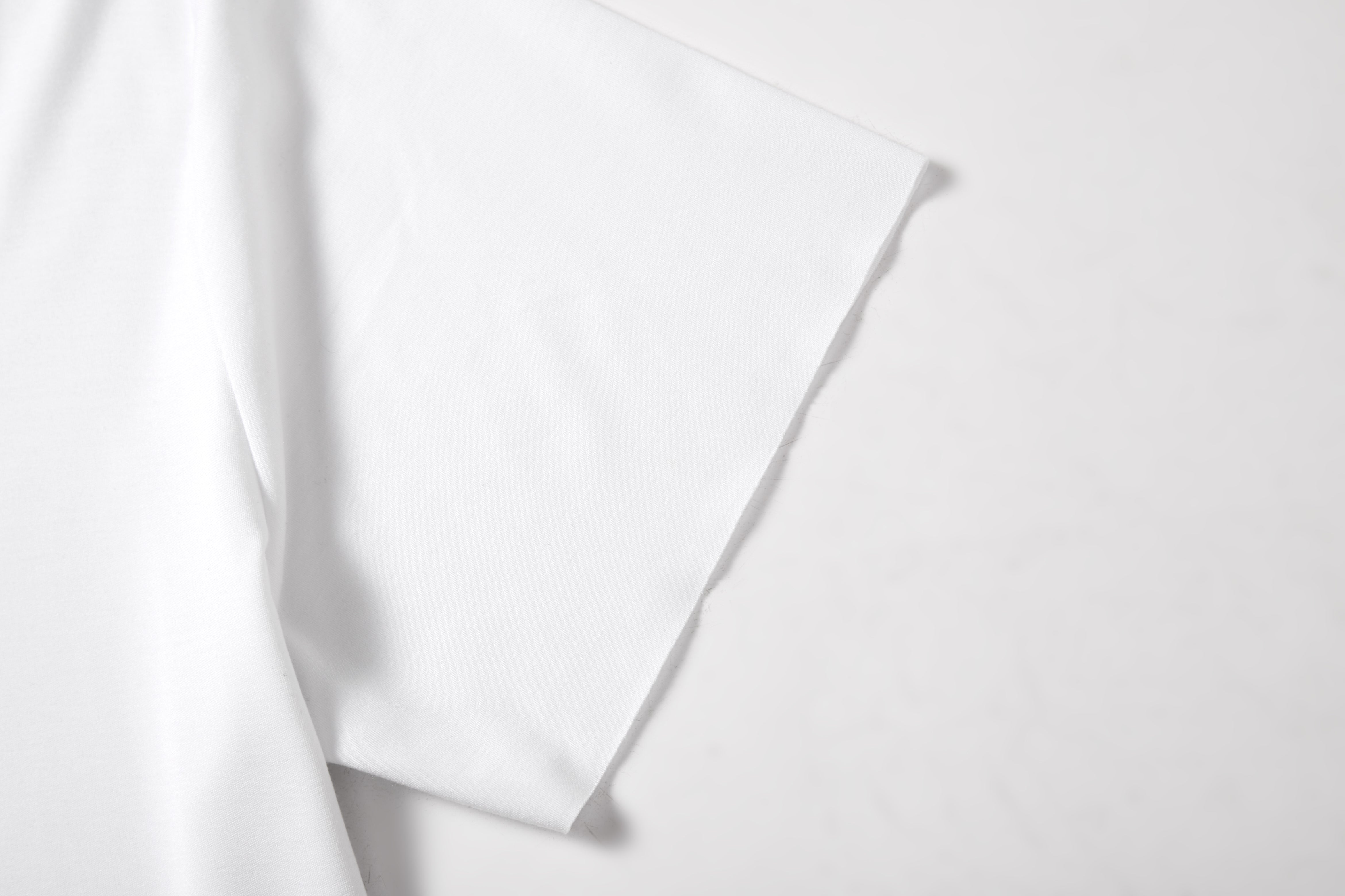 Seamless V-neck tee in TENCEL™ Modal for ultimate comfort and breathability, perfect under fitted clothing.